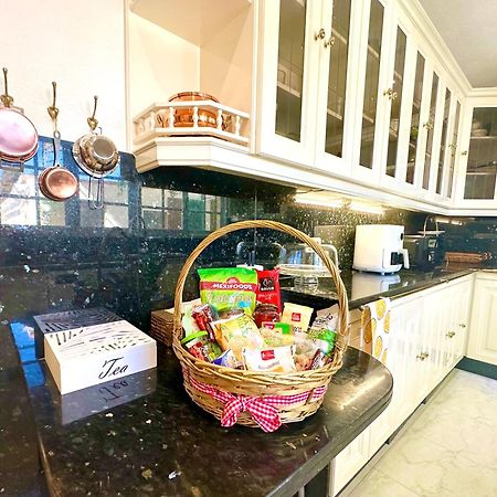 Villa Casacara Marbella Beachside Costabella -Spain Экстерьер фото