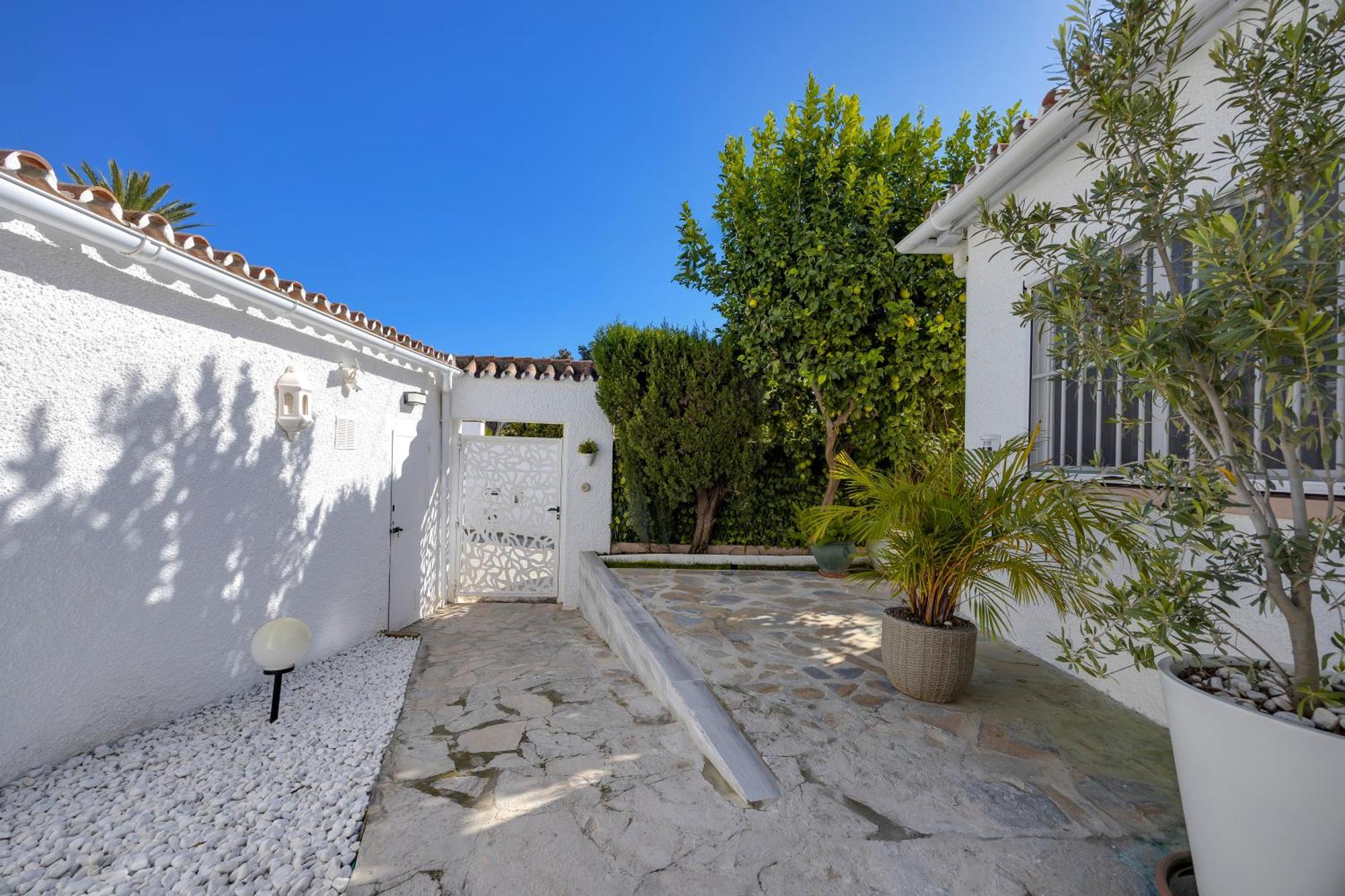 Villa Casacara Marbella Beachside Costabella -Spain Экстерьер фото
