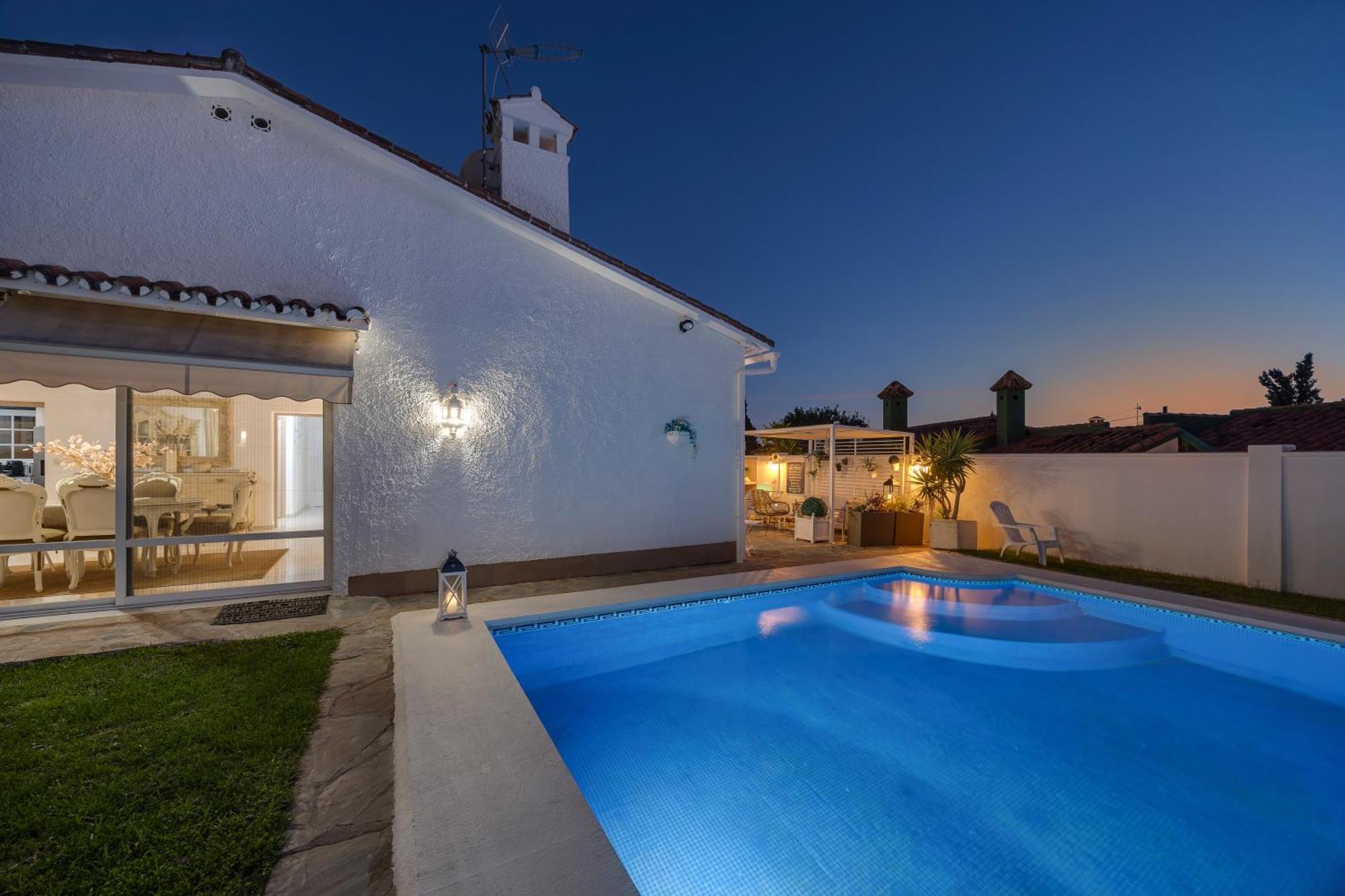Villa Casacara Marbella Beachside Costabella -Spain Экстерьер фото