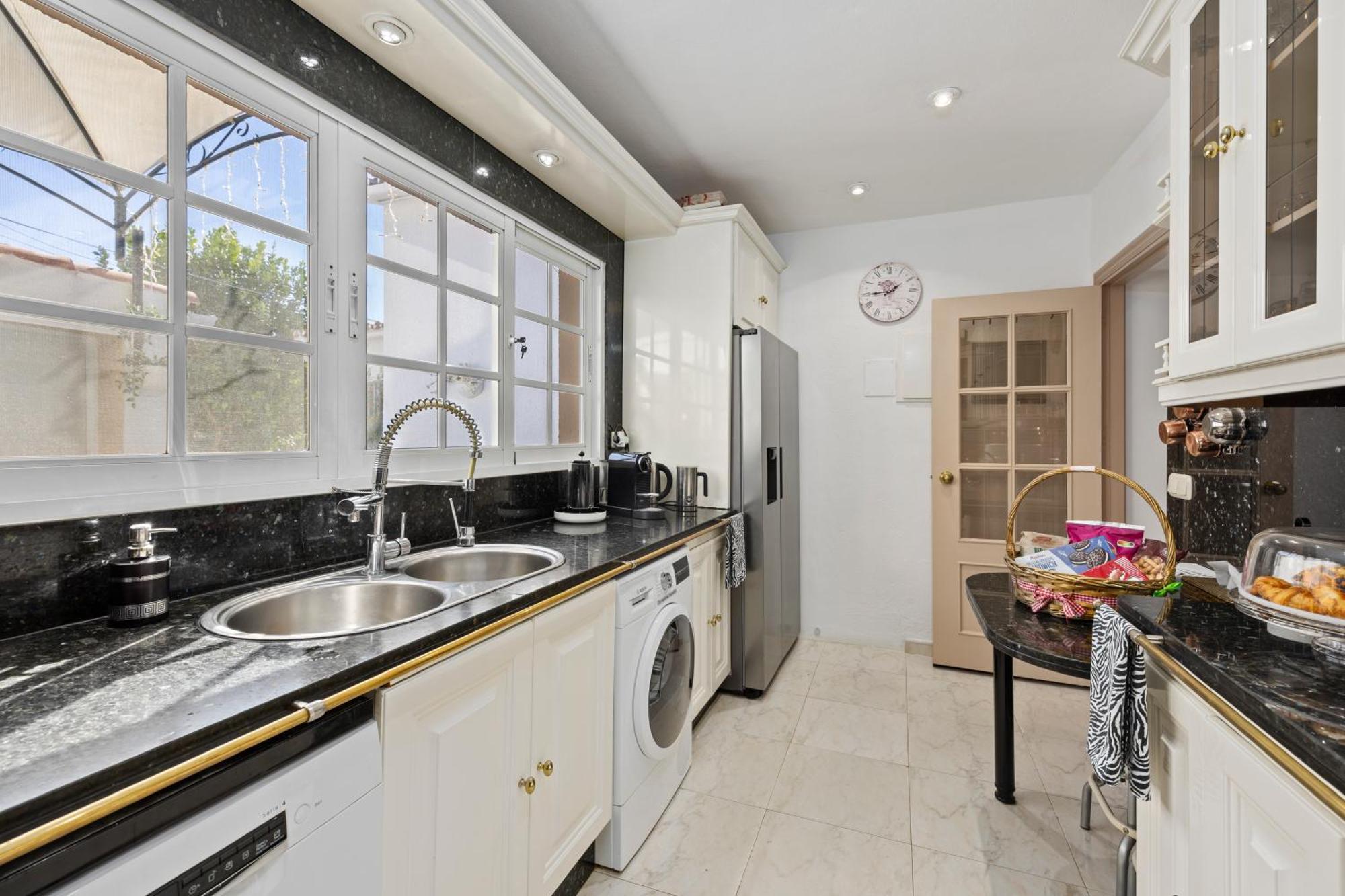 Villa Casacara Marbella Beachside Costabella -Spain Экстерьер фото
