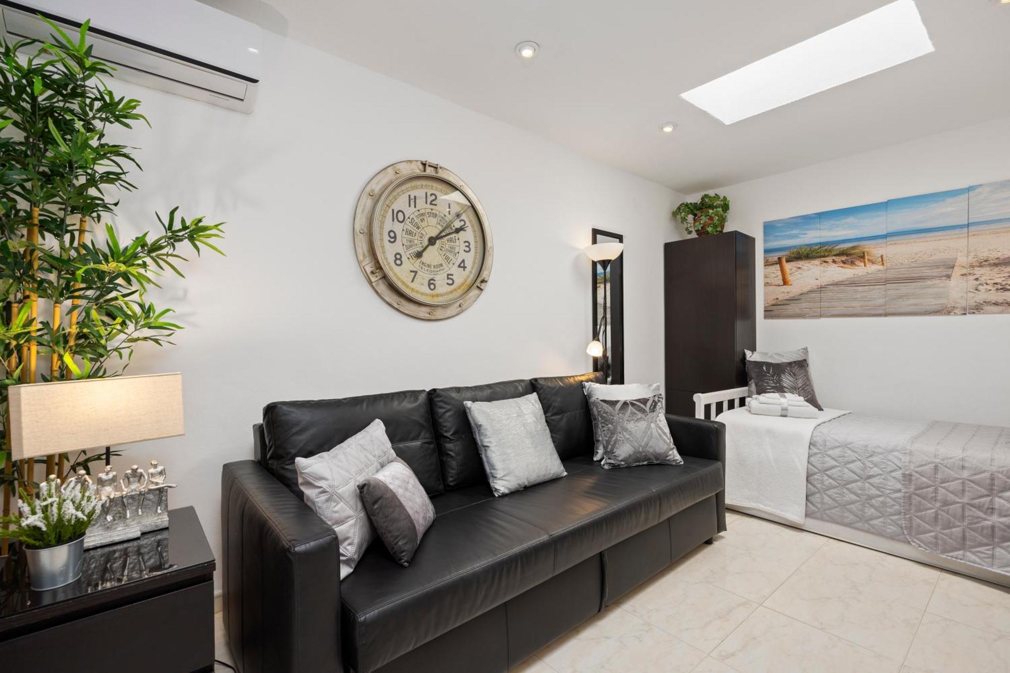 Villa Casacara Marbella Beachside Costabella -Spain Экстерьер фото